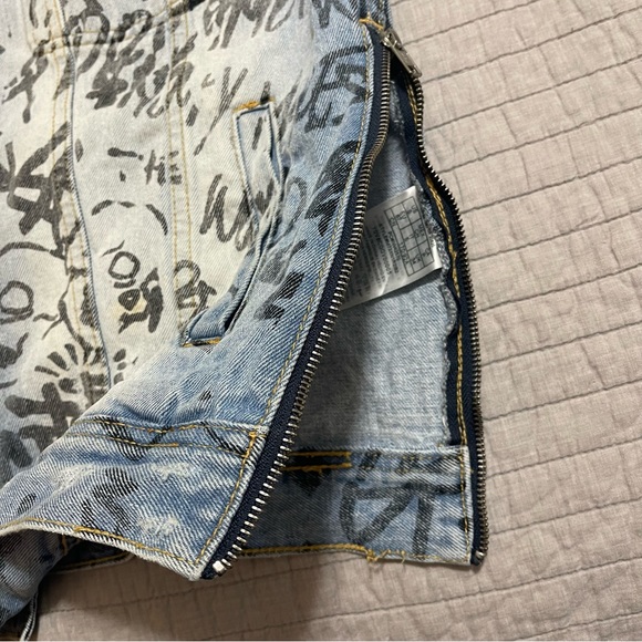 Guess Men's Graffiti Oversized Jean Jacket Size Small - Picture 7 of 14